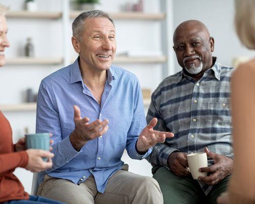having-fun-with-senior-peers-in-suwanee-ga-assisted-living-facility-the-benefits-you-wont-get-at-home-500x399